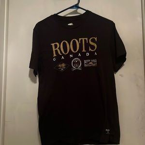 Roots men’s small t shirt